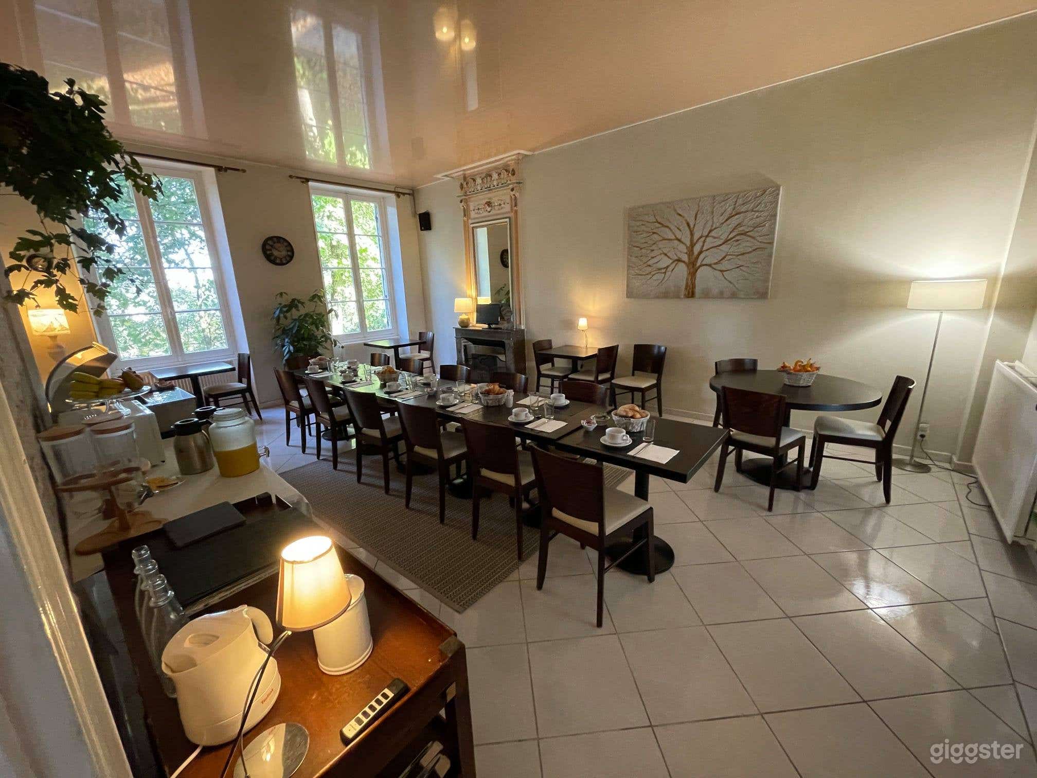 Photo de Petite salle de réunion | Espace lumineux et chaleureux pour 4