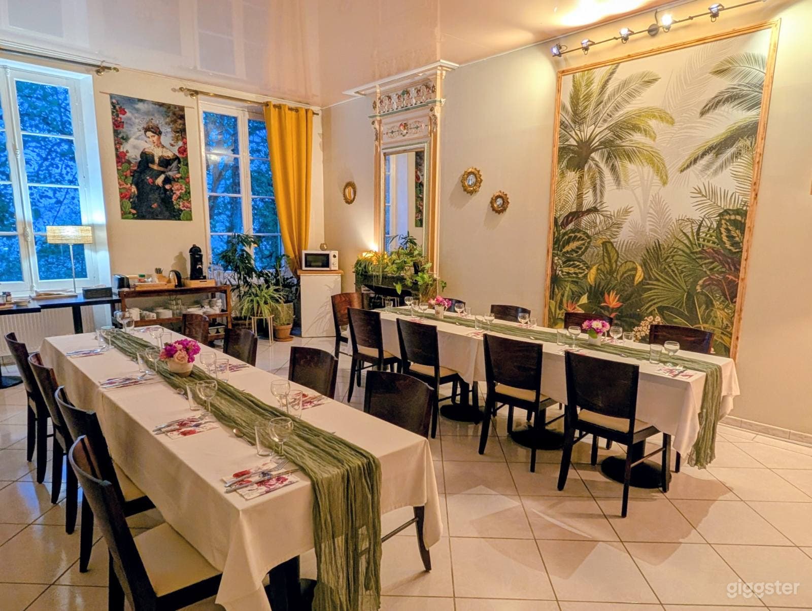 Photo de Petite salle de réunion | Espace lumineux et chaleureux pour 2