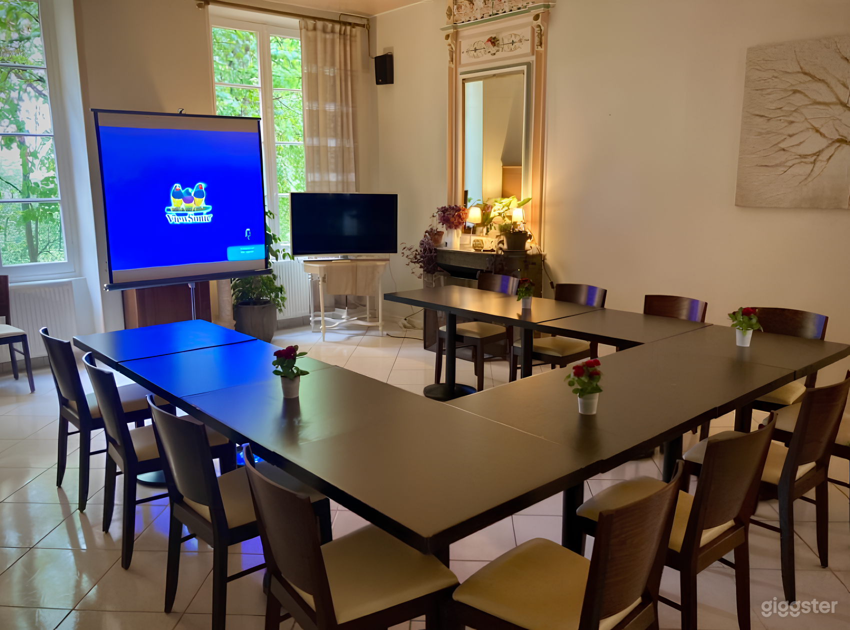 Photo de Petite salle de réunion | Espace lumineux et chaleureux pour 1