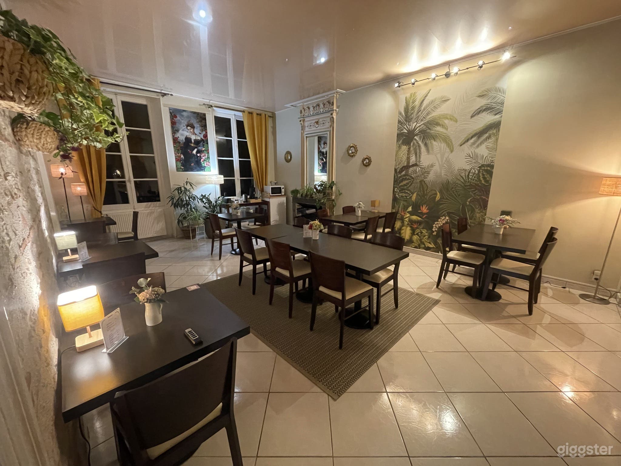 Photo de Petite salle de réunion | Espace lumineux et chaleureux pour 3