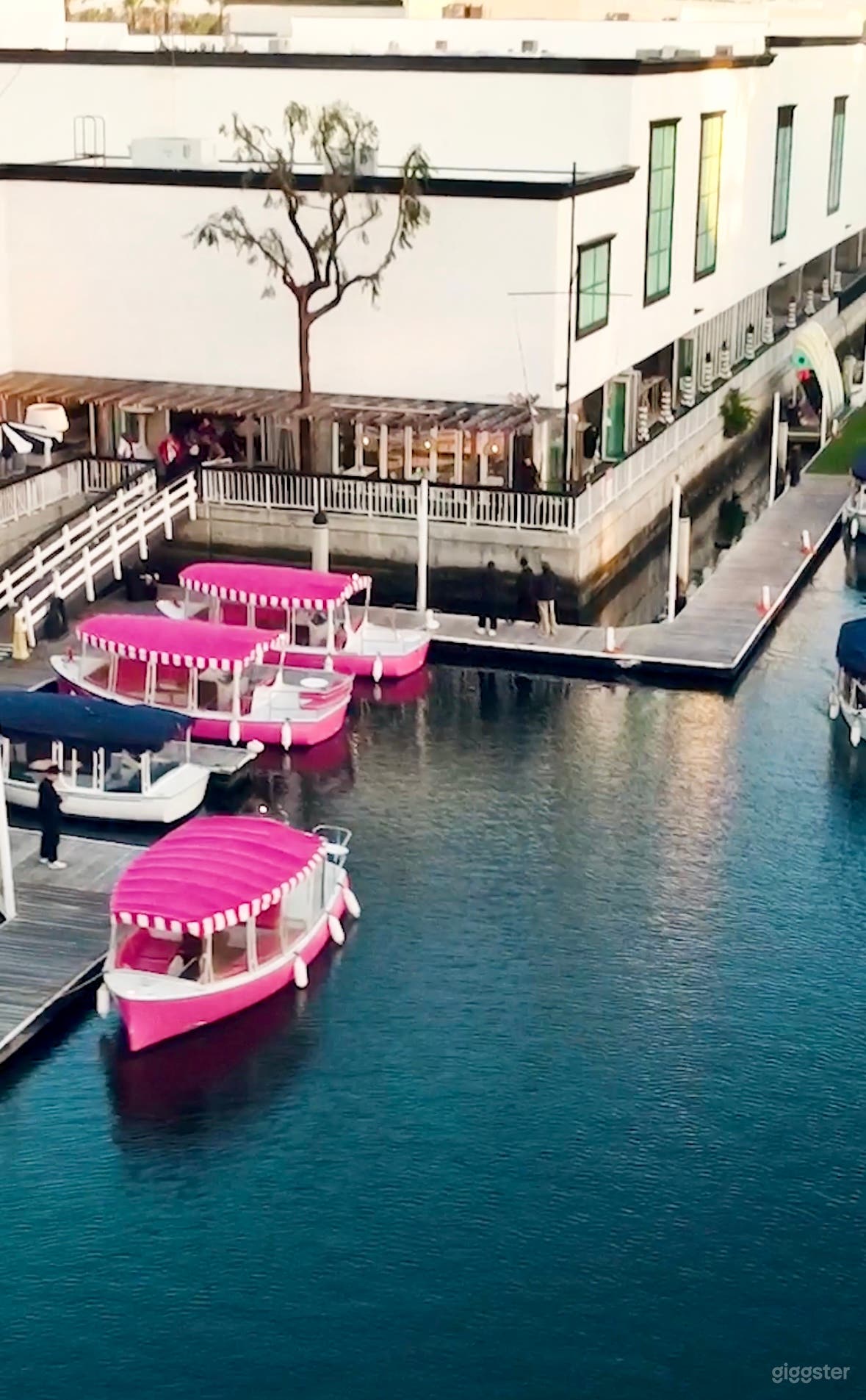 Beautiful space to entertain on the water Photo 2