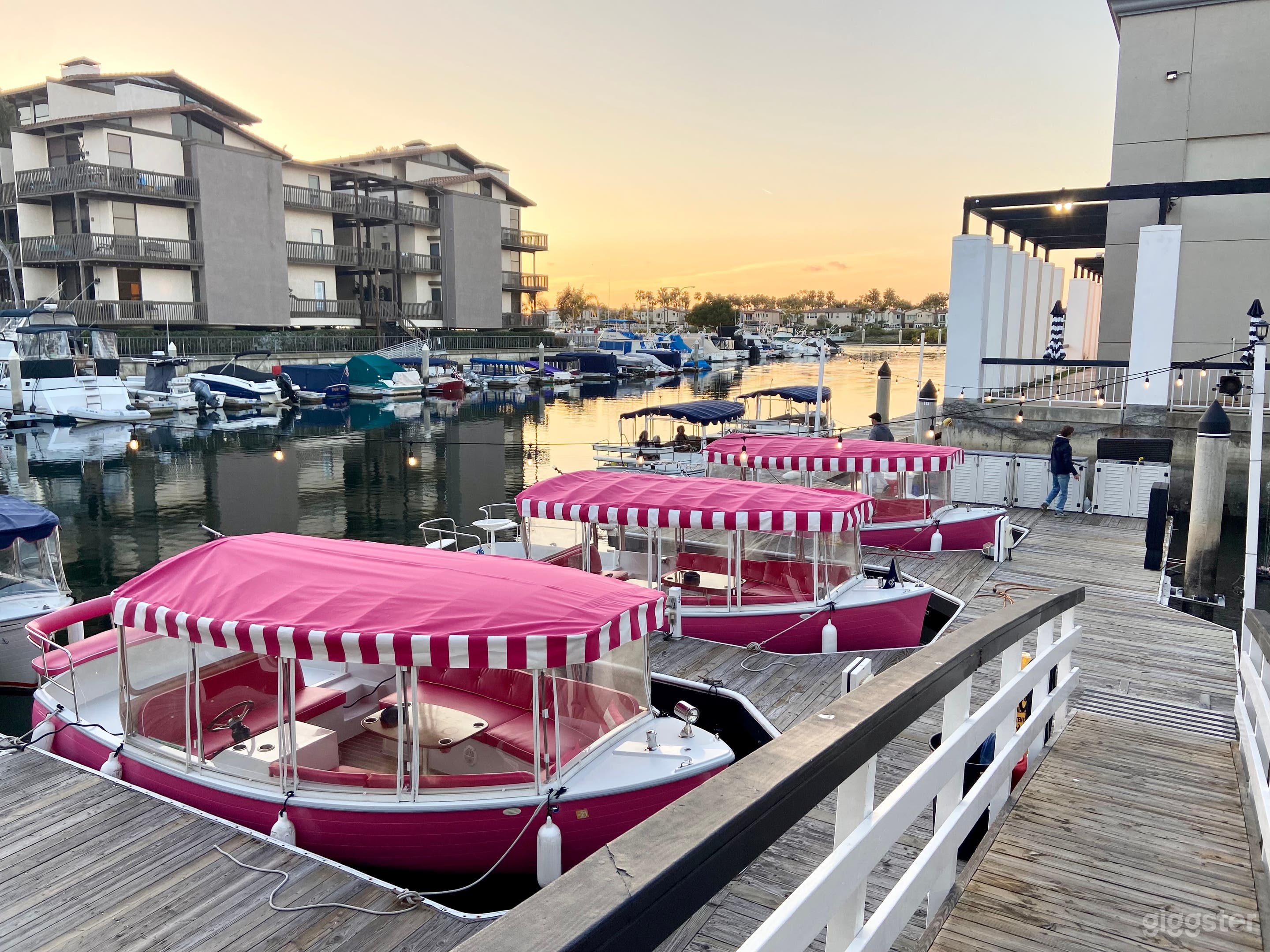 Beautiful space to entertain on the water Photo 4