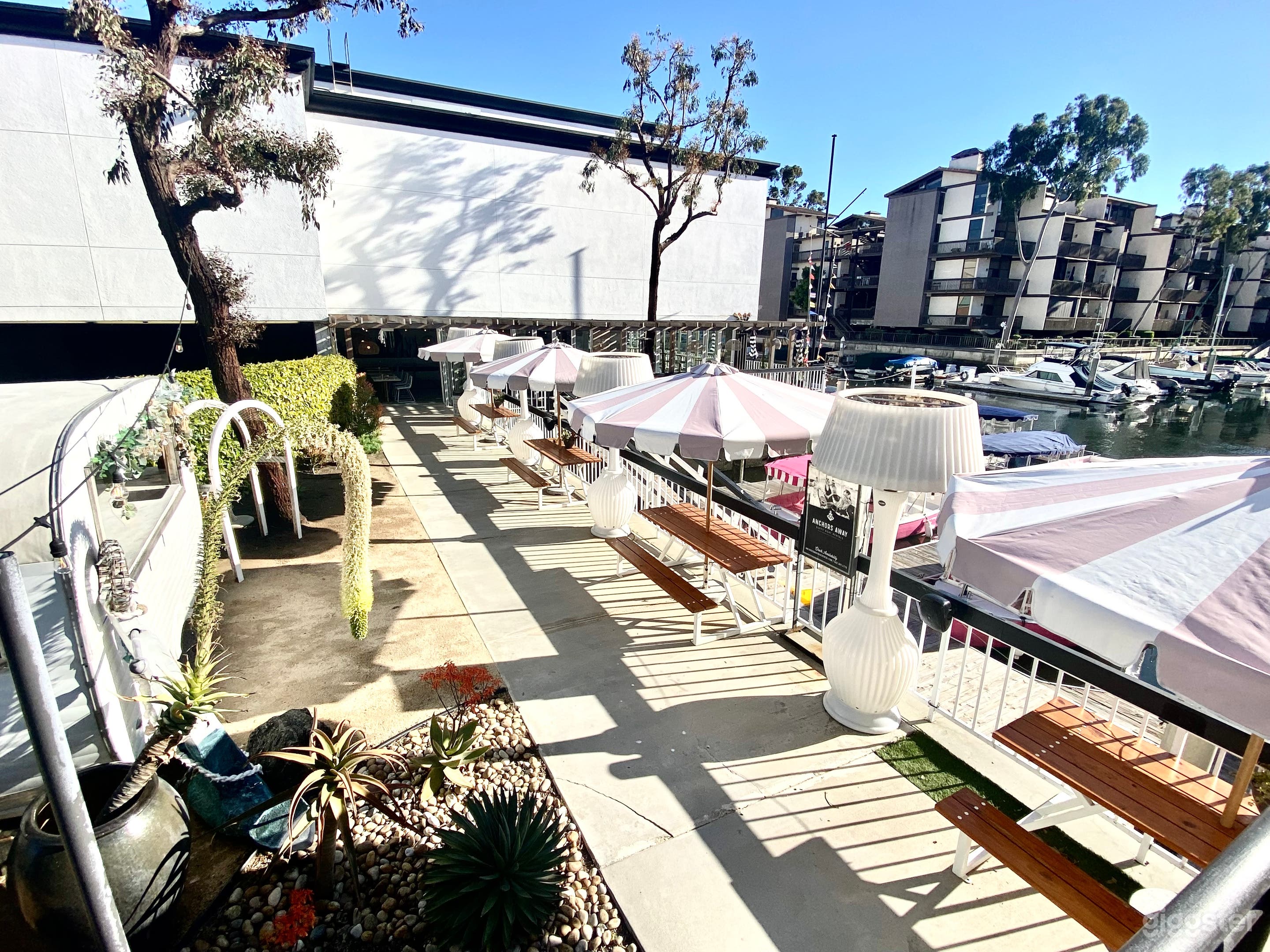 Beautiful space to entertain on the water Photo 1