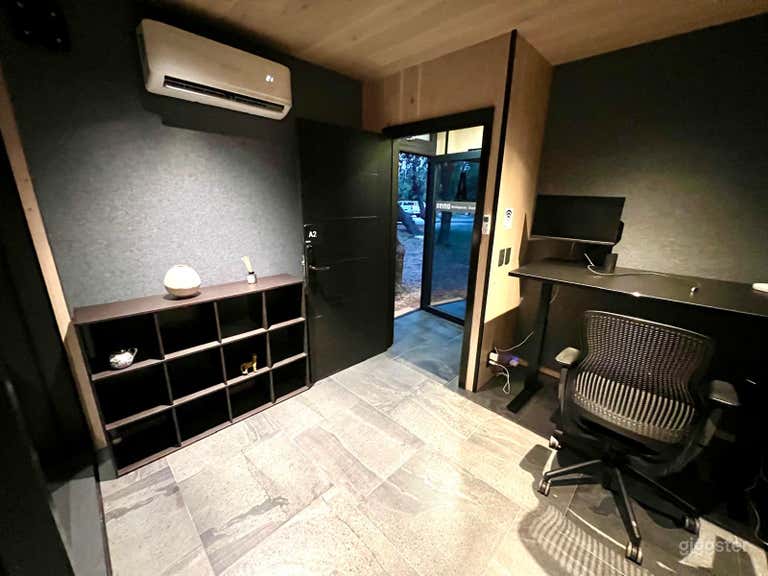  Private office 