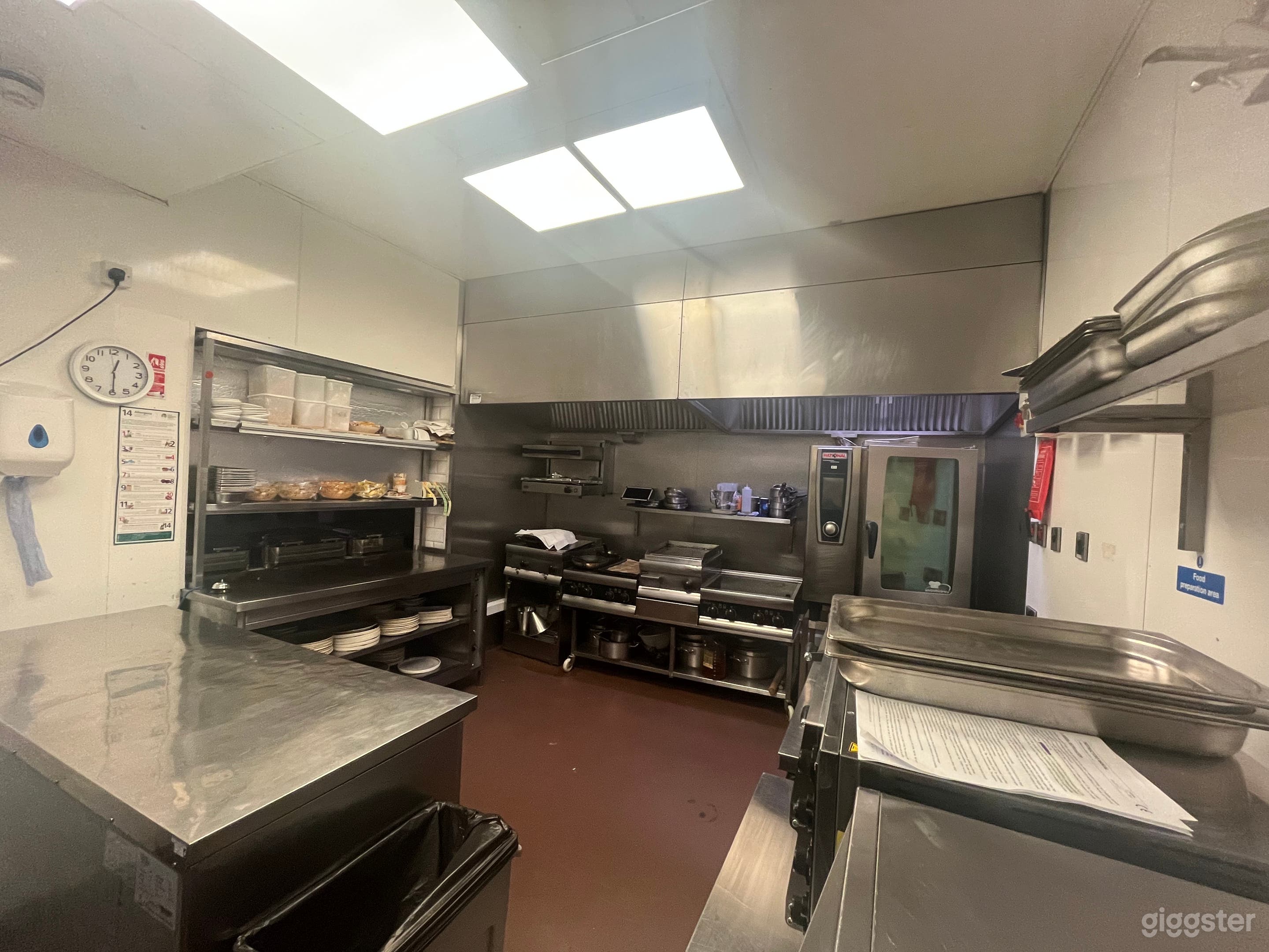 Industrial Full Working Kitchen Photo 4