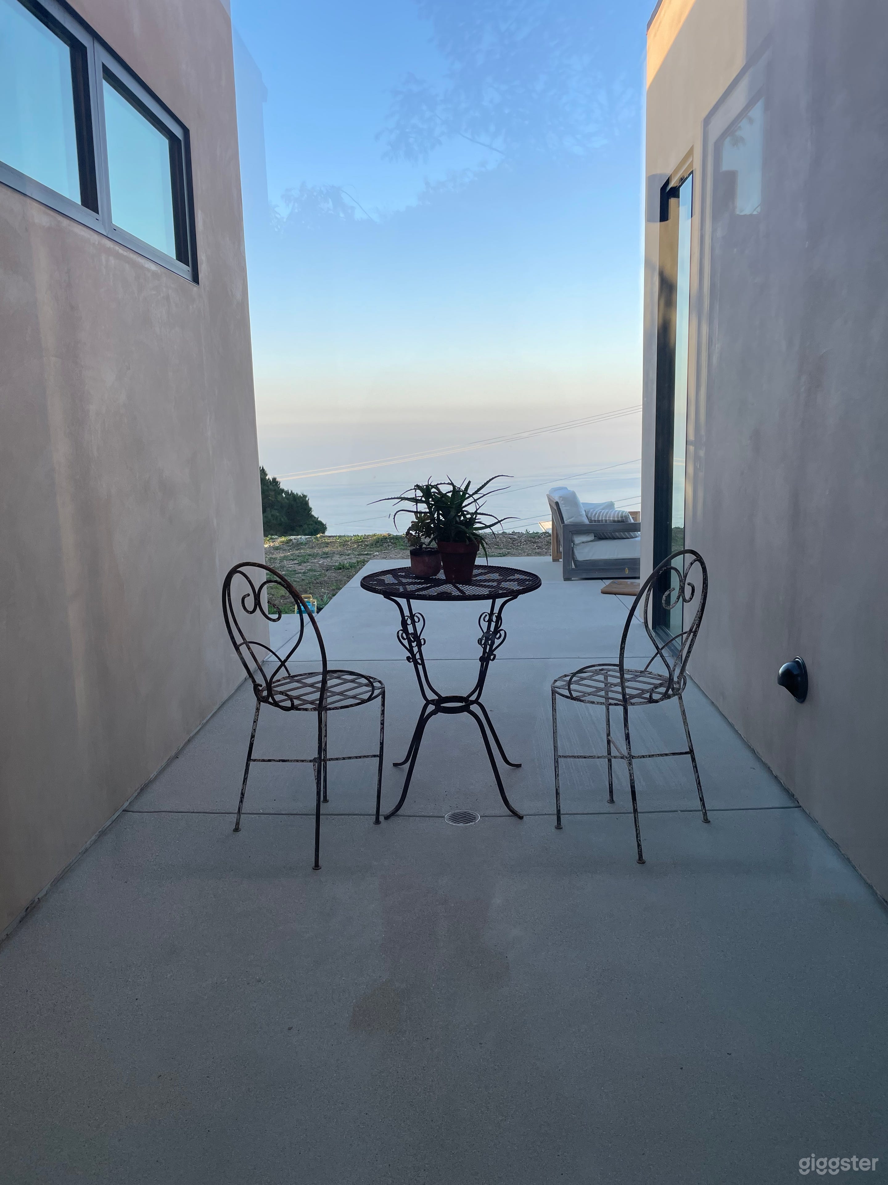 Stunning Malibu Coastal Home with Expansive Ocean Views Photo 1