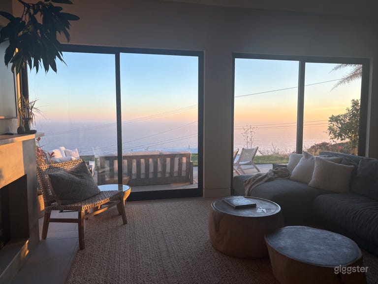  Stunning Malibu Coastal Home with Expansive Ocean Views 