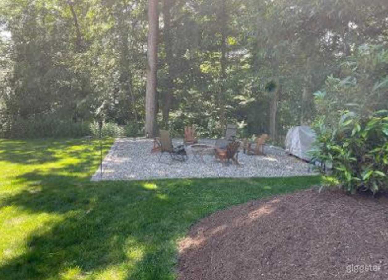 Suburban Estate with Open-Concept Design Photo 3