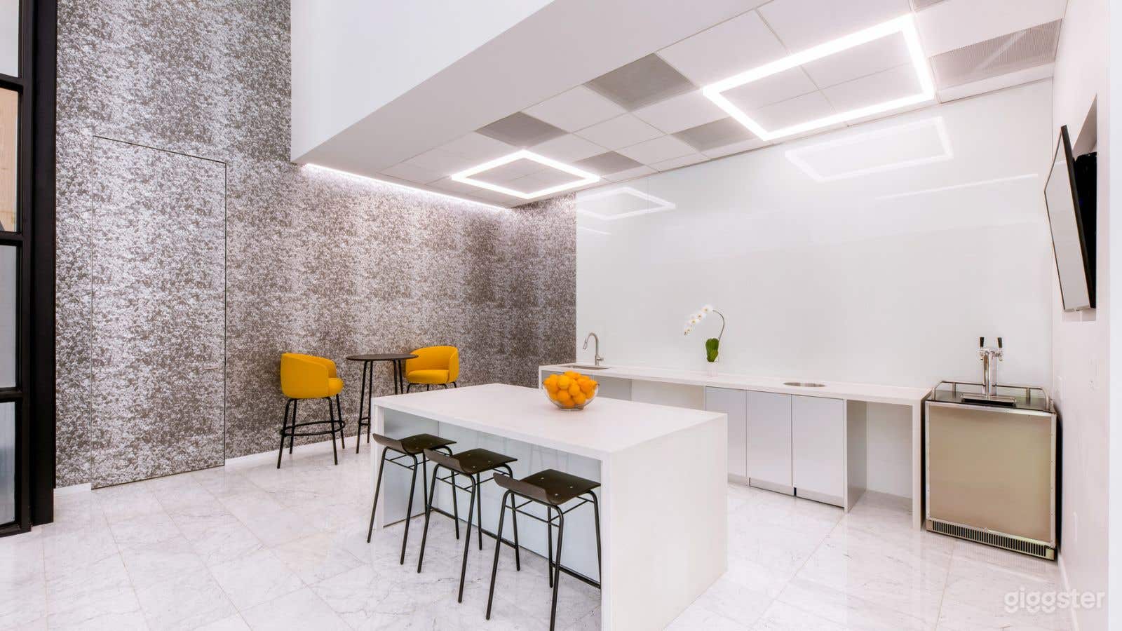 Affordable 8-Person Meeting Room in Uptown Dallas Photo 2