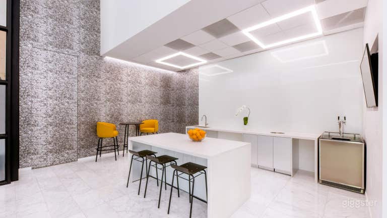  Affordable 8-Person Meeting Room in Uptown Dallas 