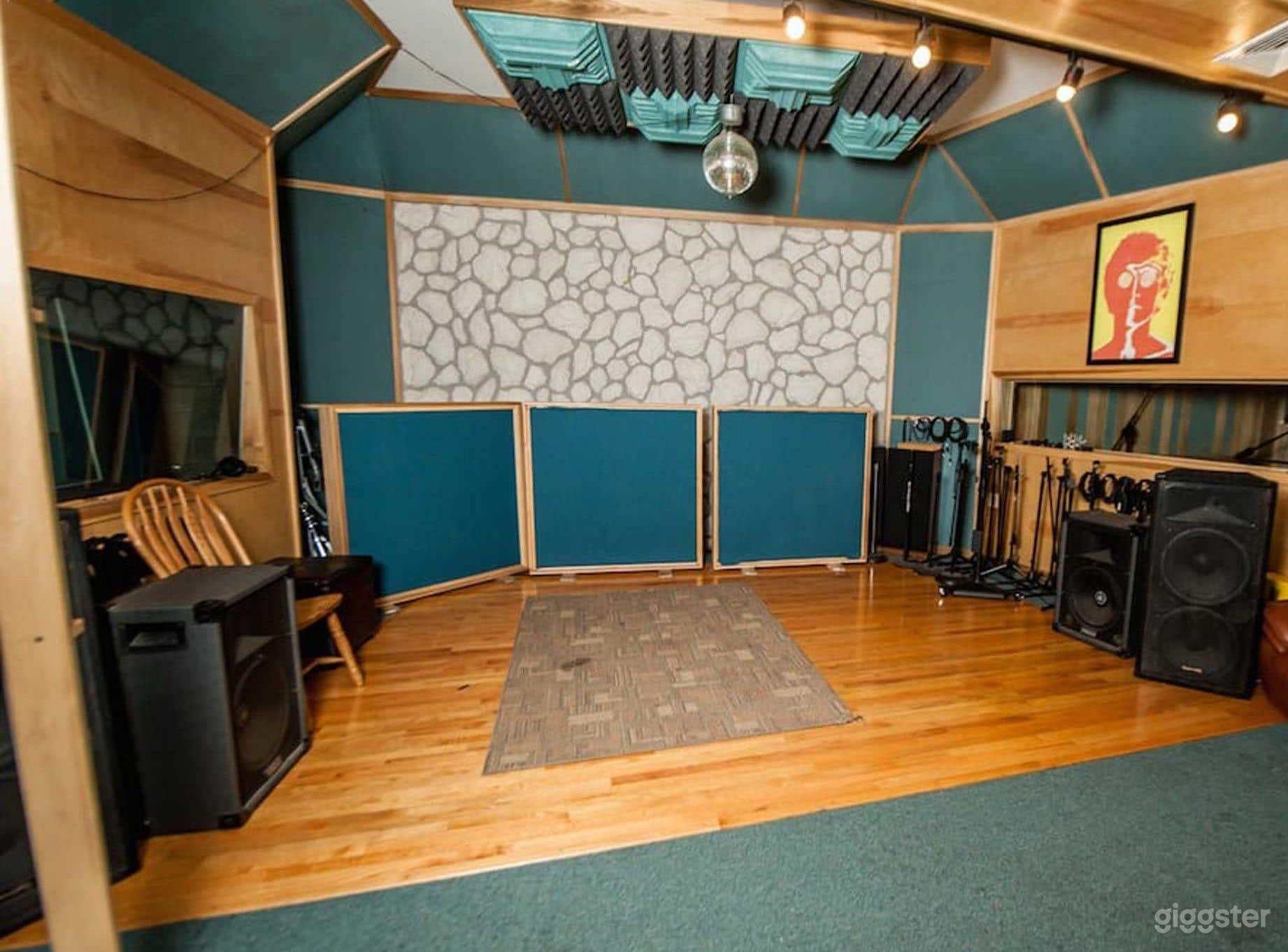 Live room for Events in Chicago Photo 4