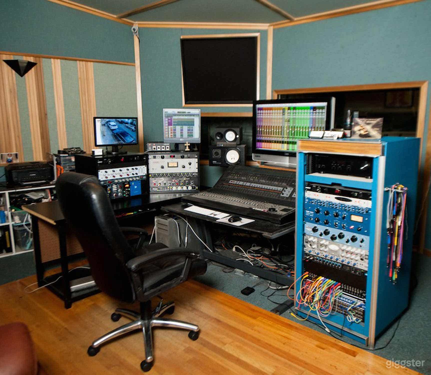 Live room for Events in Chicago Photo 2