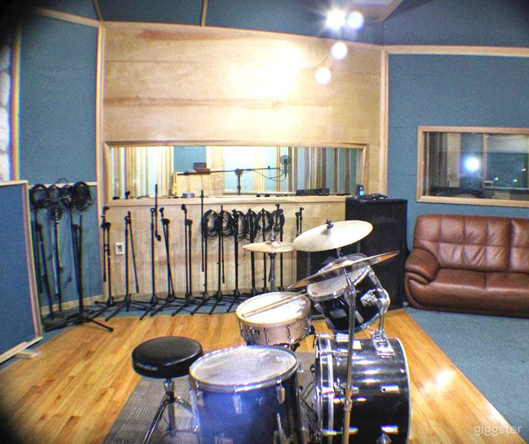 Live room for Events in Chicago Photo 1