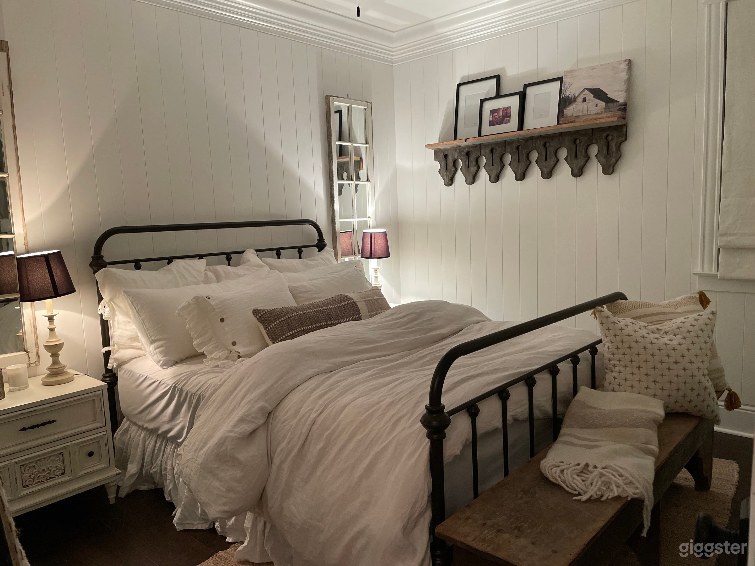 Designer Traditional Beautiful Lakefront Valencia Photo 3