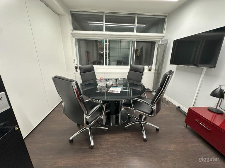  W1 Workspace (Piccadilly Room) 