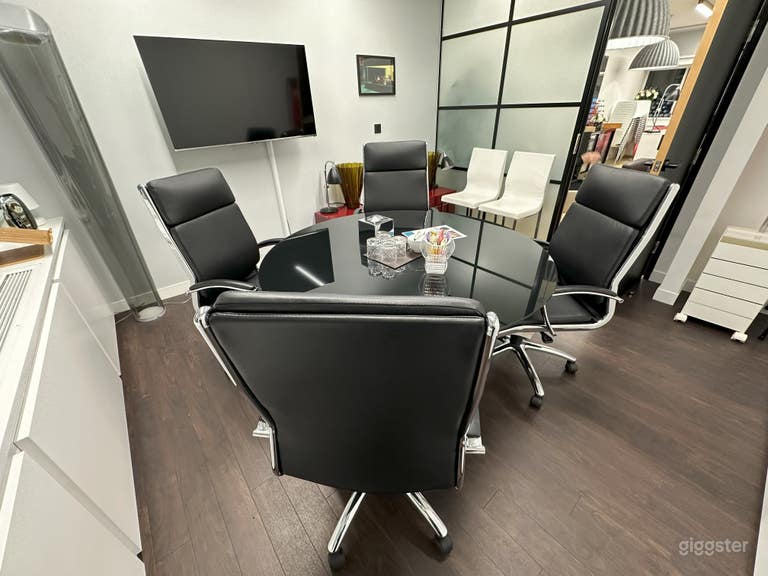  W1 Workspace (Piccadilly Room) 