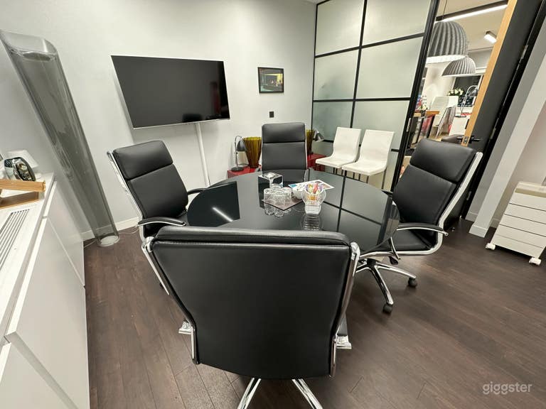  W1 Workspace (Piccadilly Room) 