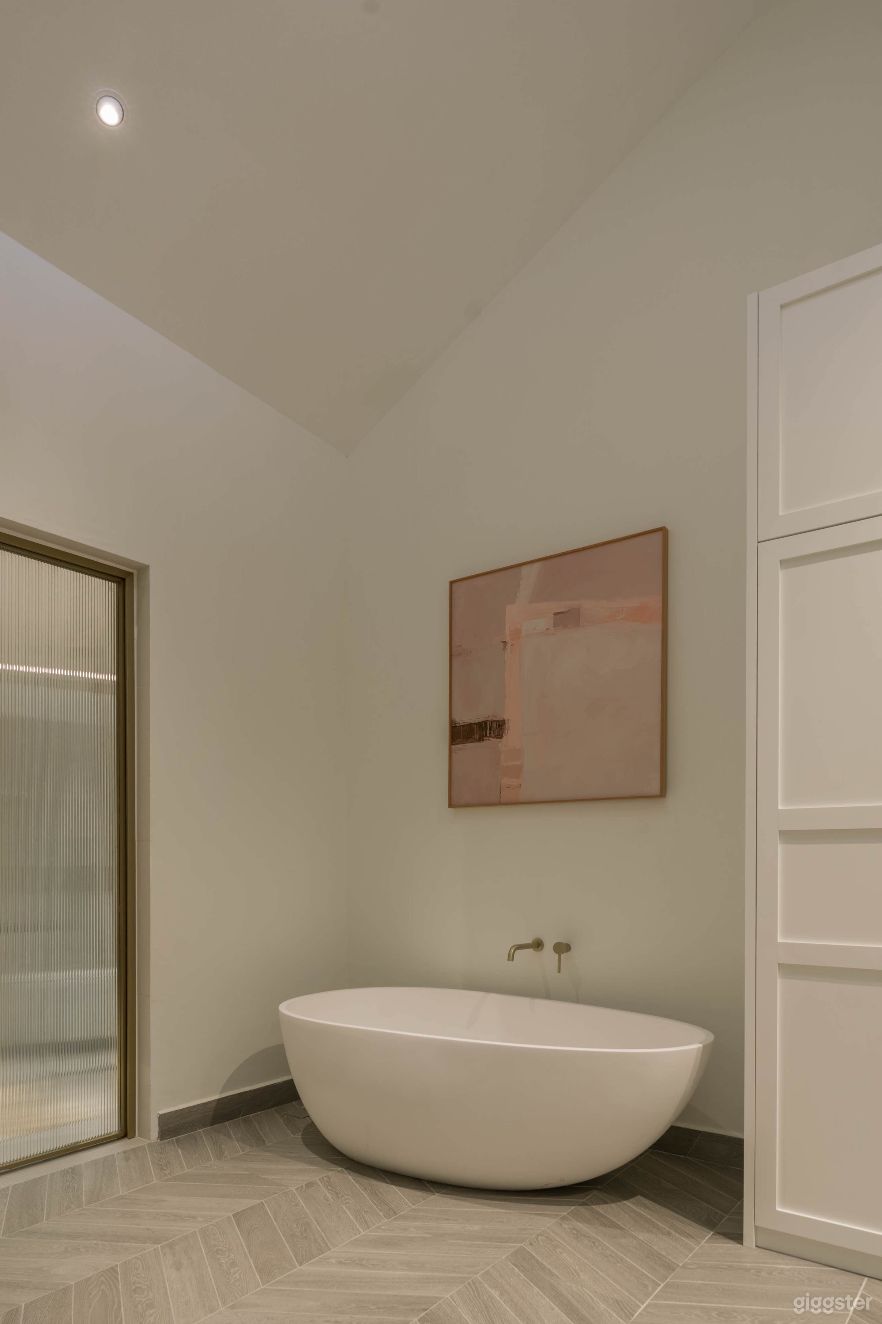 Bright and Airy Conservation Shophouse in the East Photo 3