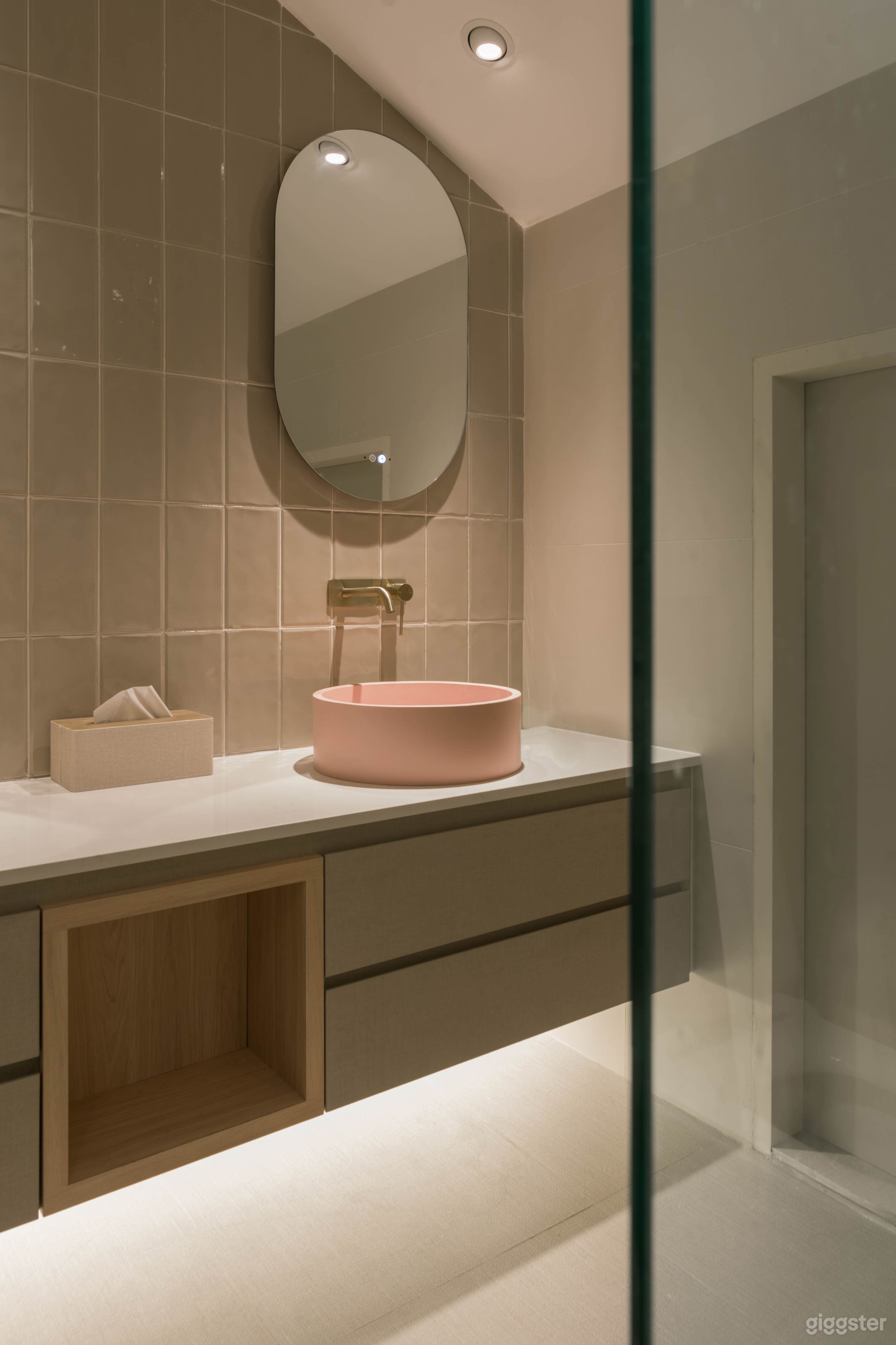 Bright and Airy Conservation Shophouse in the East Photo 4