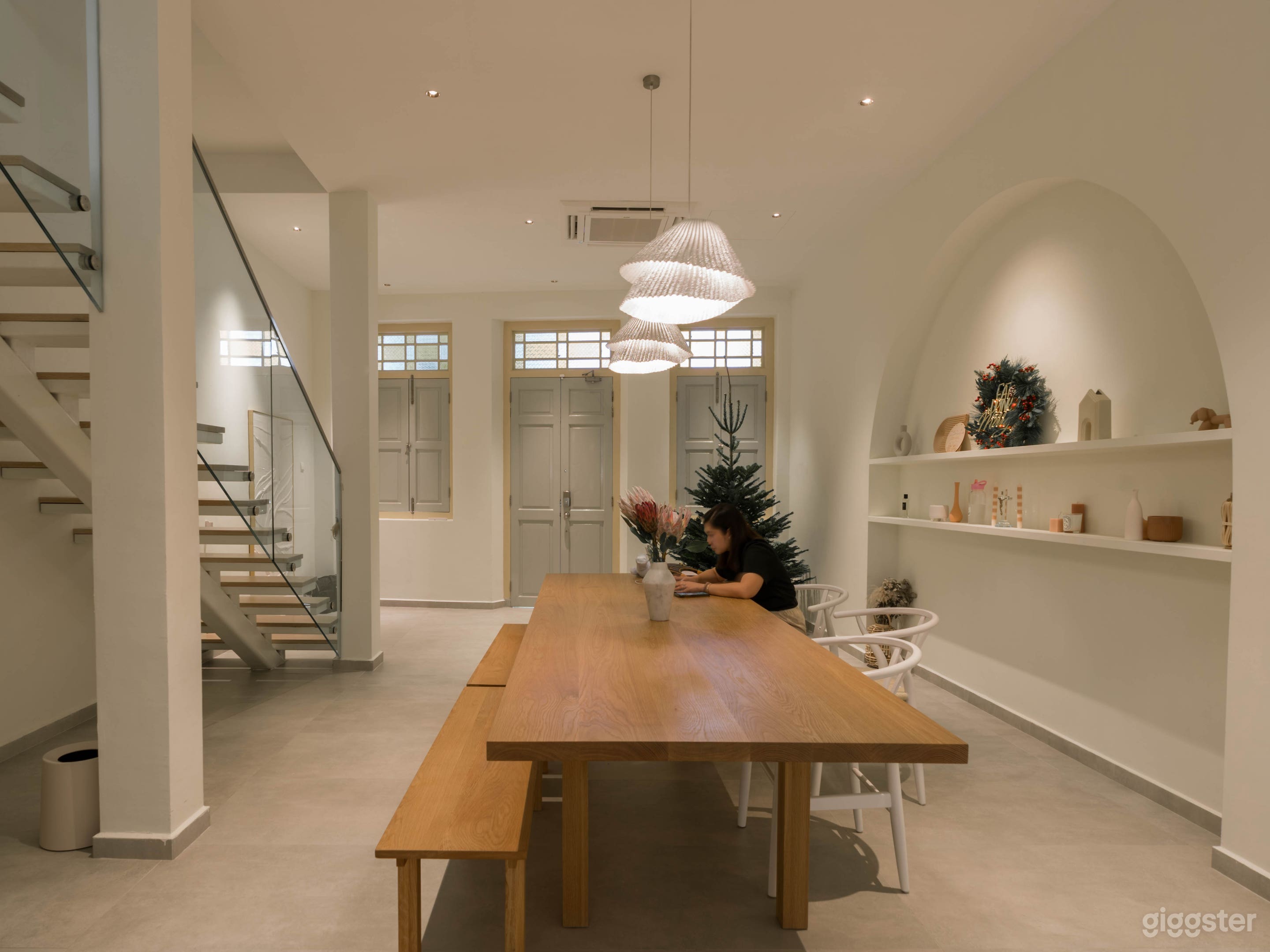 Bright and Airy Conservation Shophouse in the East Photo 1