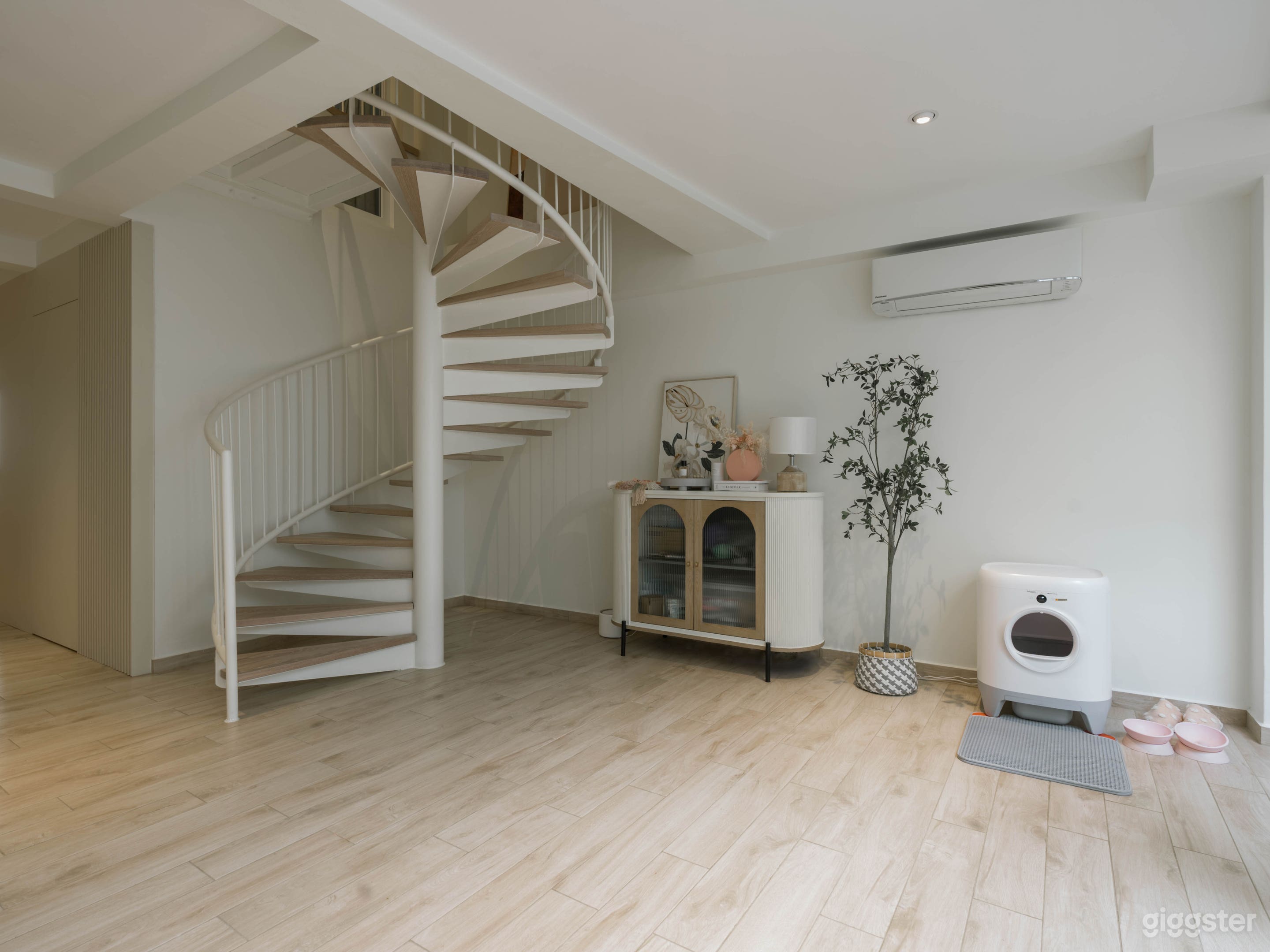 Bright and Airy Conservation Shophouse in the East Photo 2
