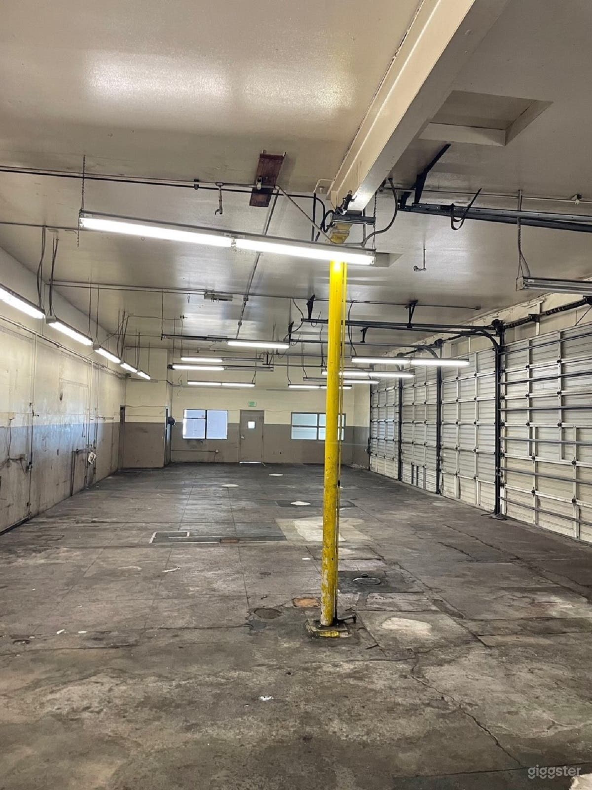 Vacant Industrial Auto Shop Photo 4