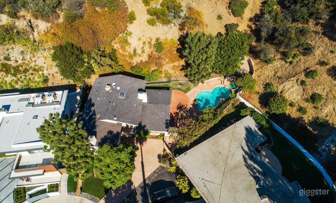  A Splendid pool and fire pit in a spacious yard Photo 2