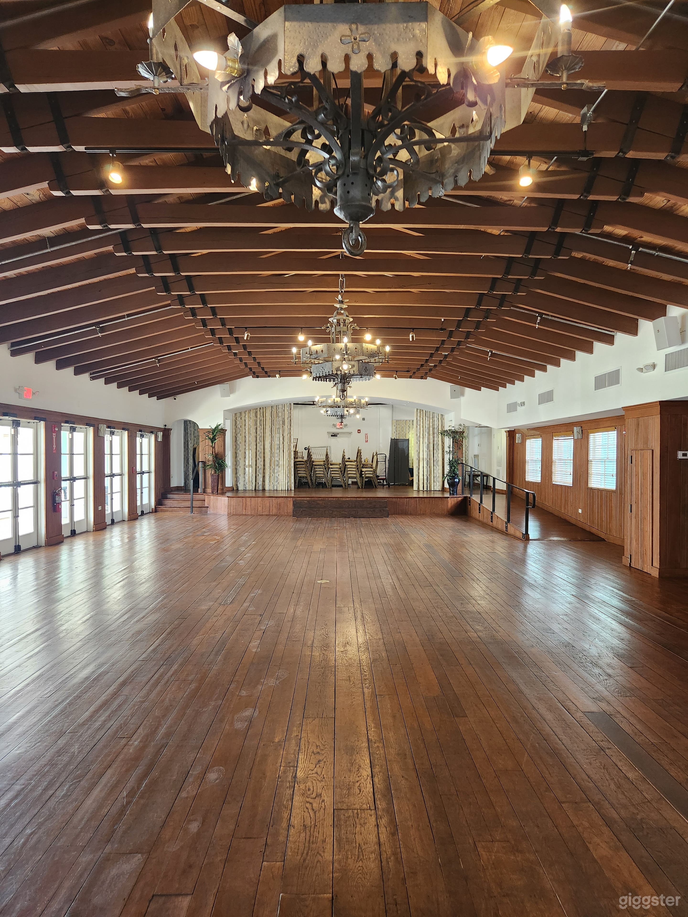 Elegant Vintage HALL Photo 4