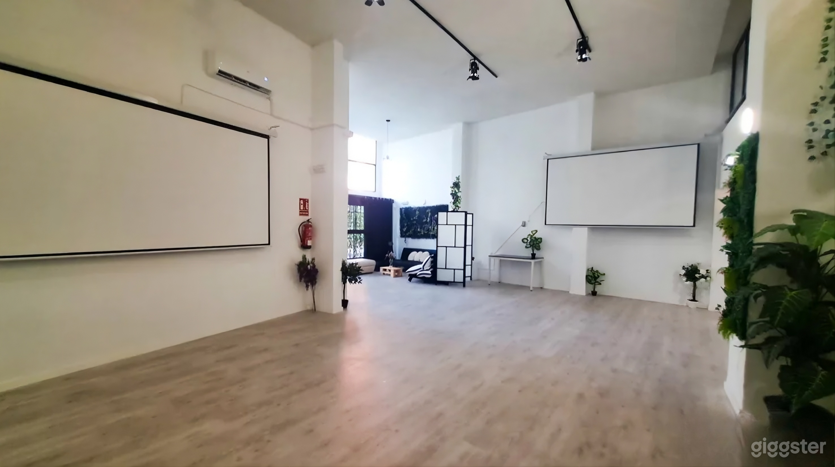 Versatile Corporate and Creative Space in Madrid Photo 4