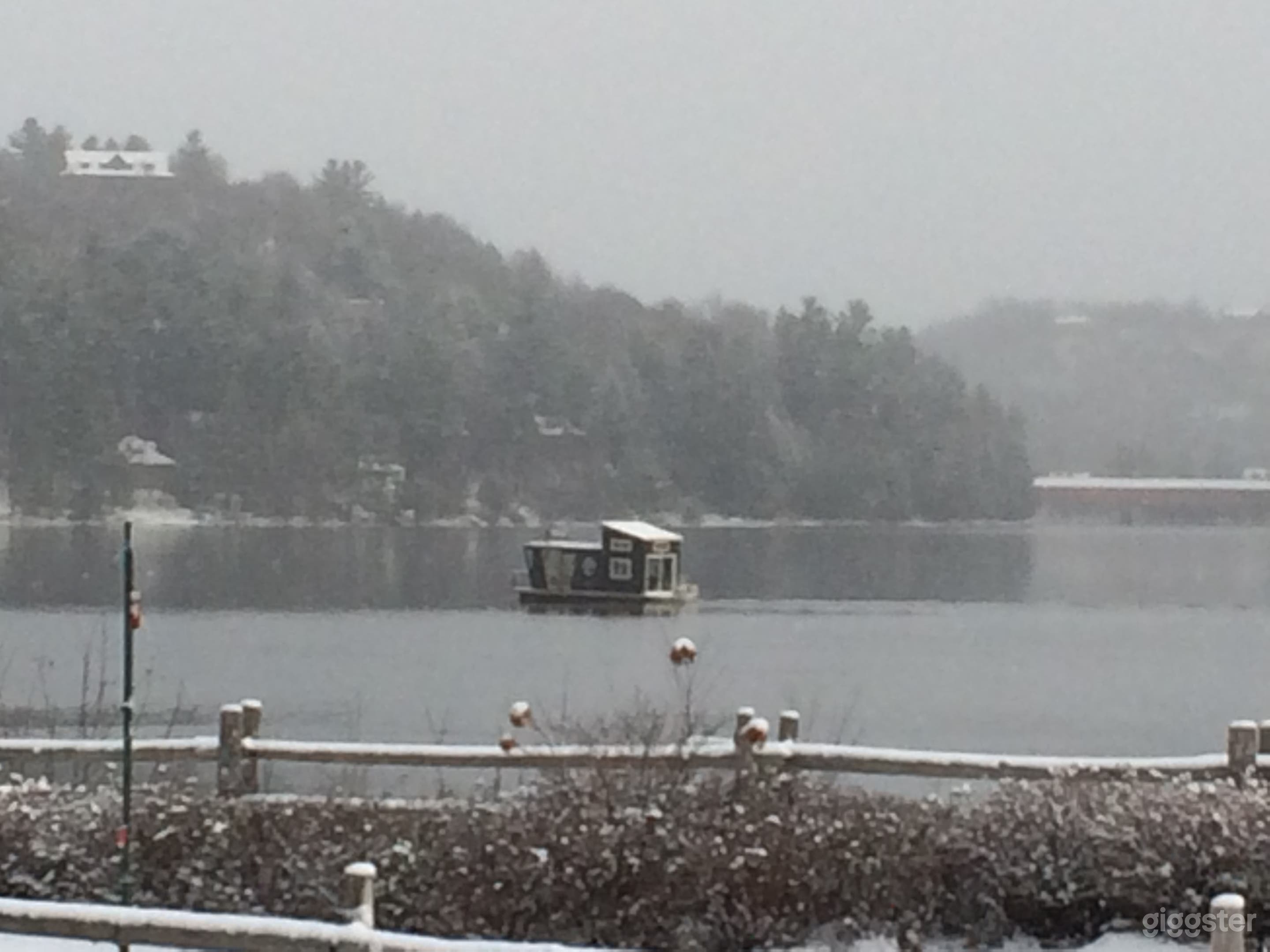 Private Rustic Riverboat Photo 4