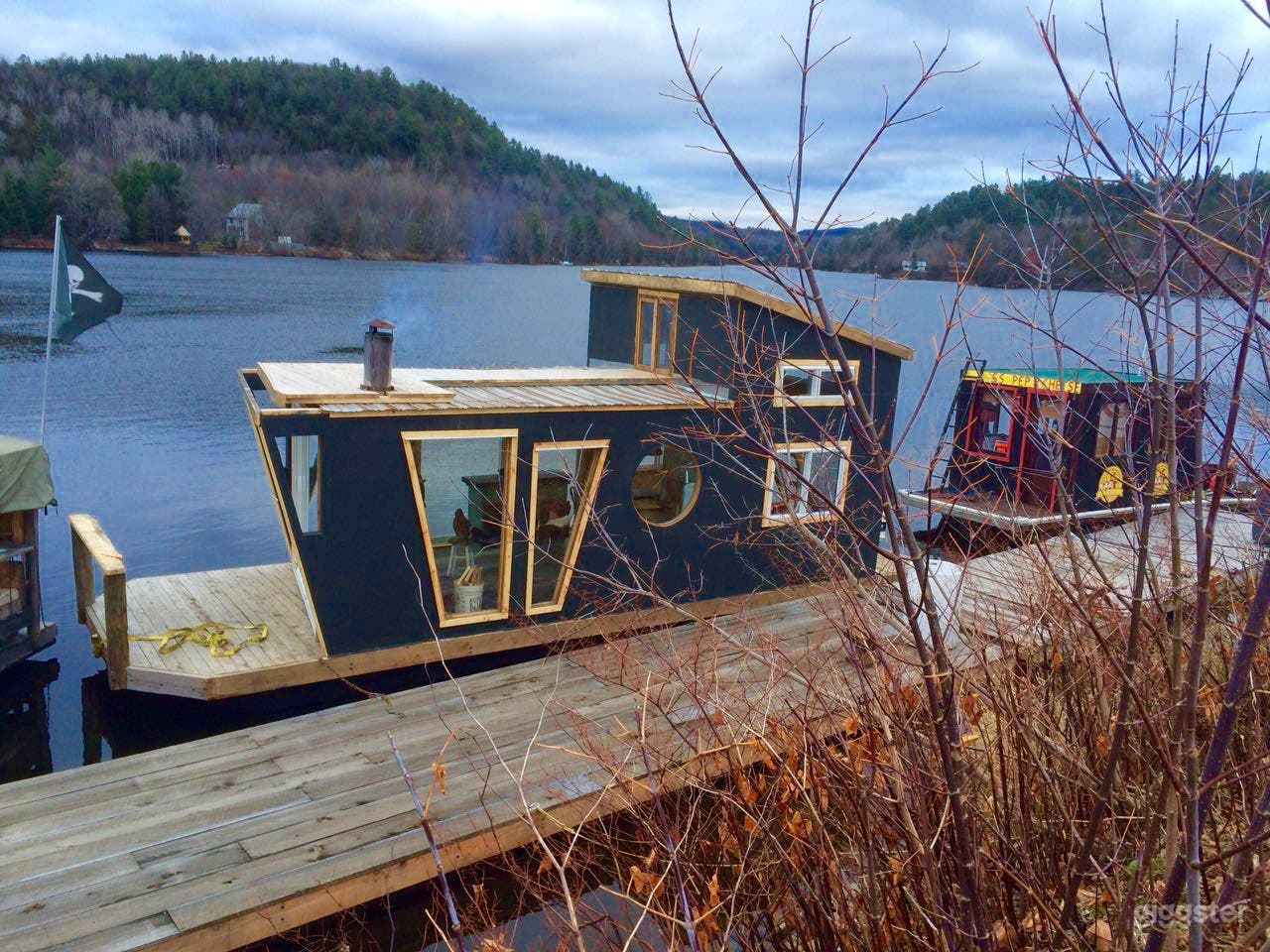 Private Rustic Riverboat Photo 1