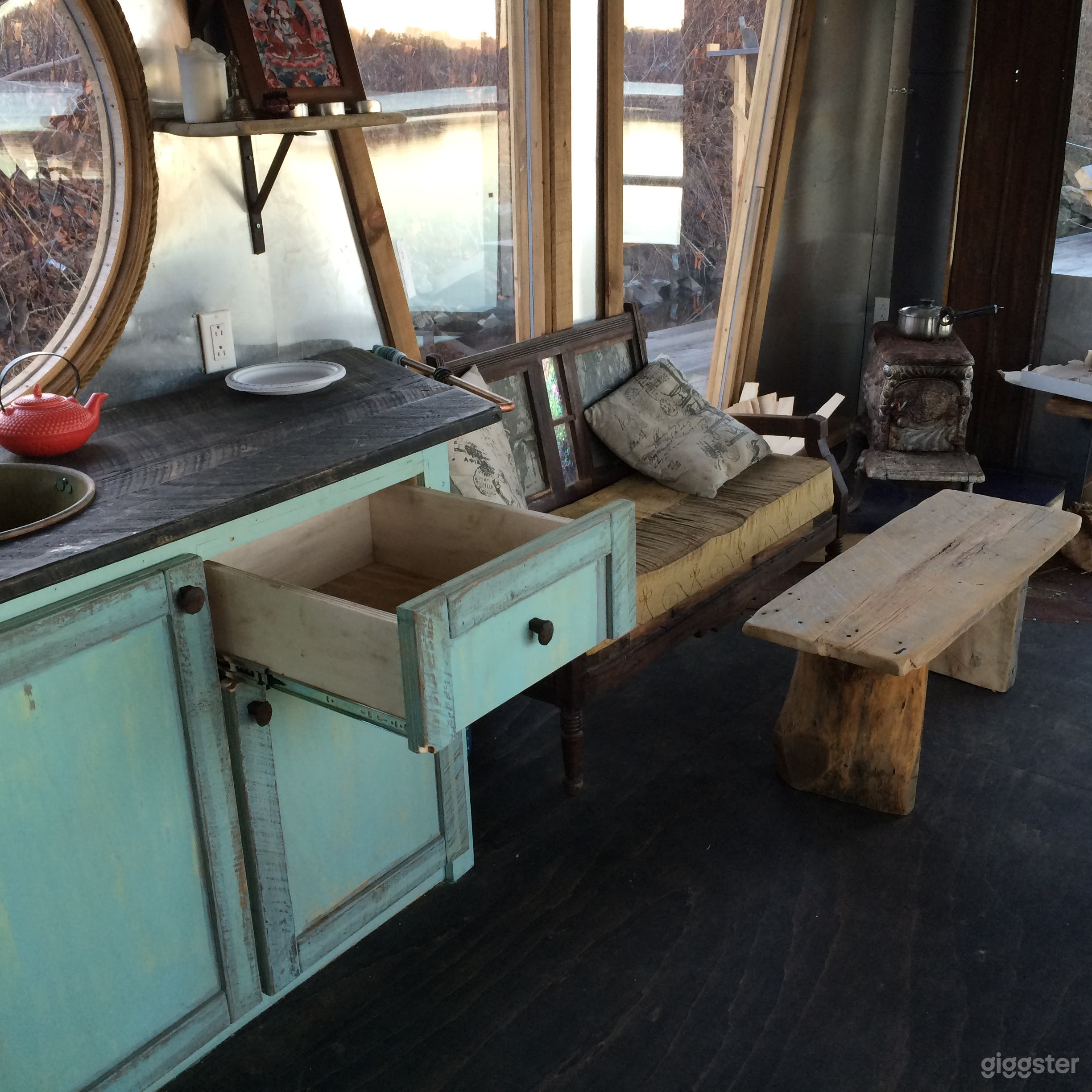 Private Rustic Riverboat Photo 3