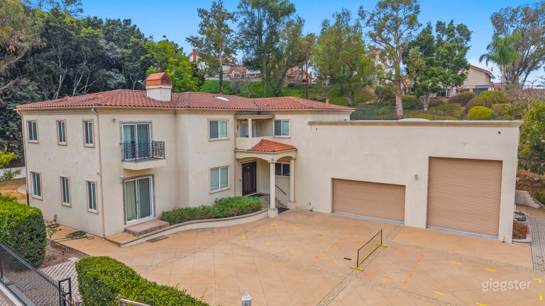  Finca privada en Anaheim Hills en terreno de 2 acres/lote. 