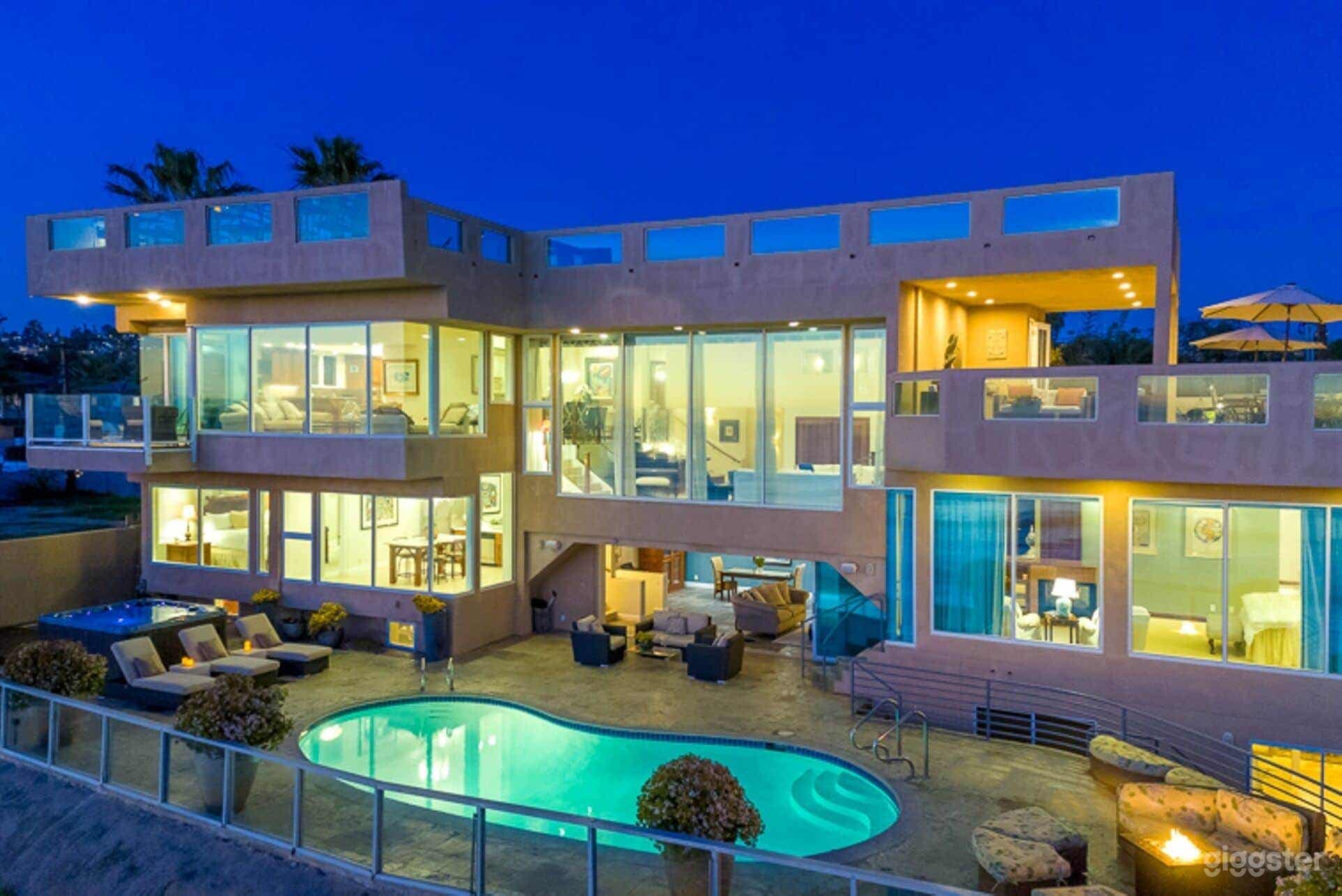 Swimming Pool and Hot Tub. Estate Sleeps up-to 18- guests on 5-Levels!