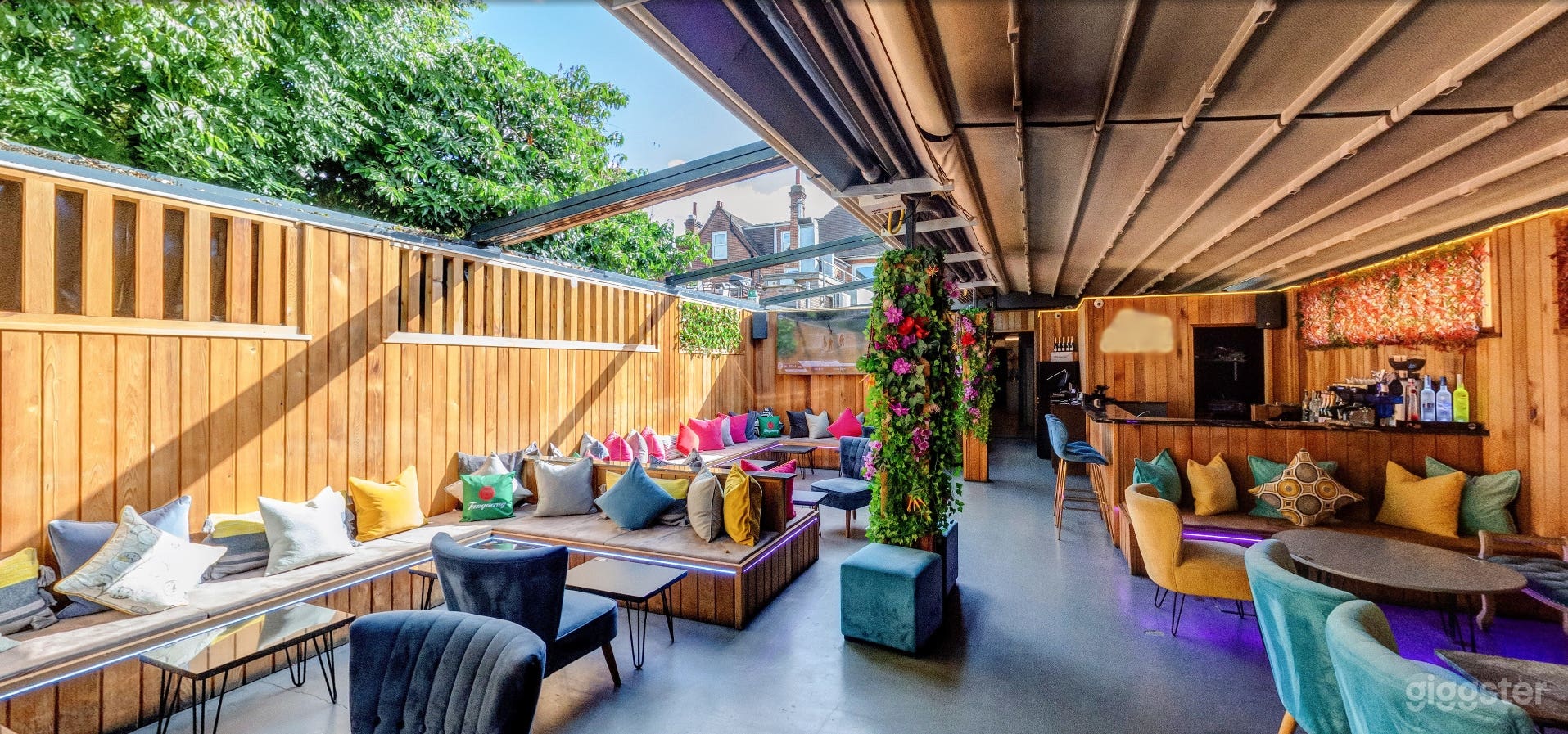 Semi-Outdoor Lounge &amp; Garden Bar Photo 1