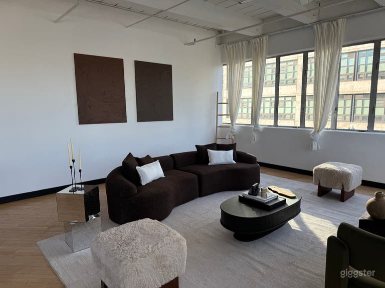  Downtown San Diego Loft Style Studio w/ Natural Lighting 