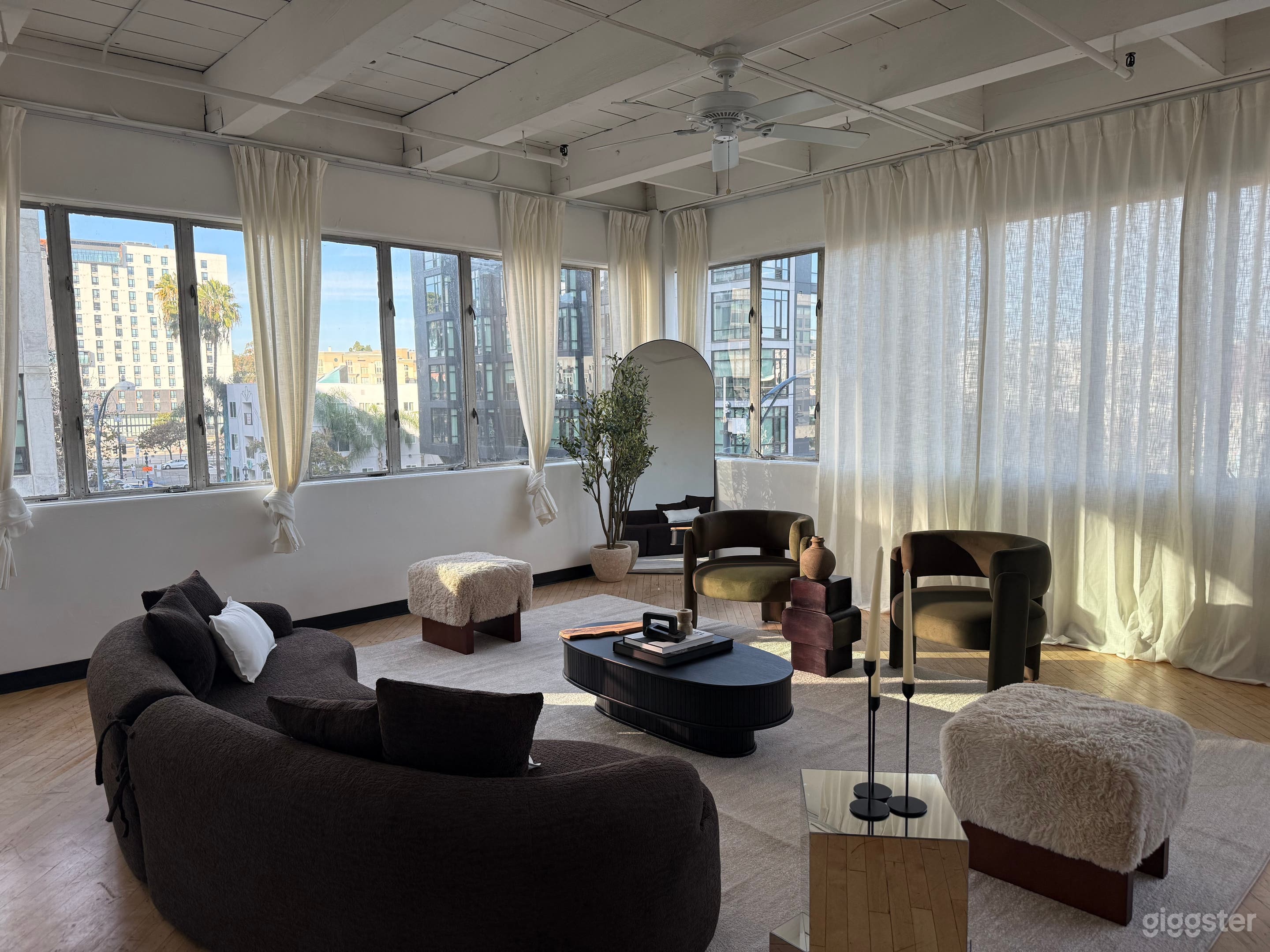 Downtown San Diego Loft Style Studio w/ Natural Lighting Photo 1