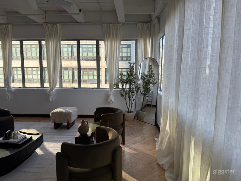  Downtown San Diego Loft Style Studio w/ Natural Lighting 