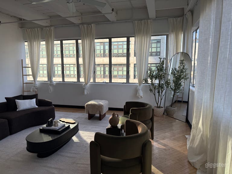  Downtown San Diego Loft Style Studio w/ Natural Lighting 