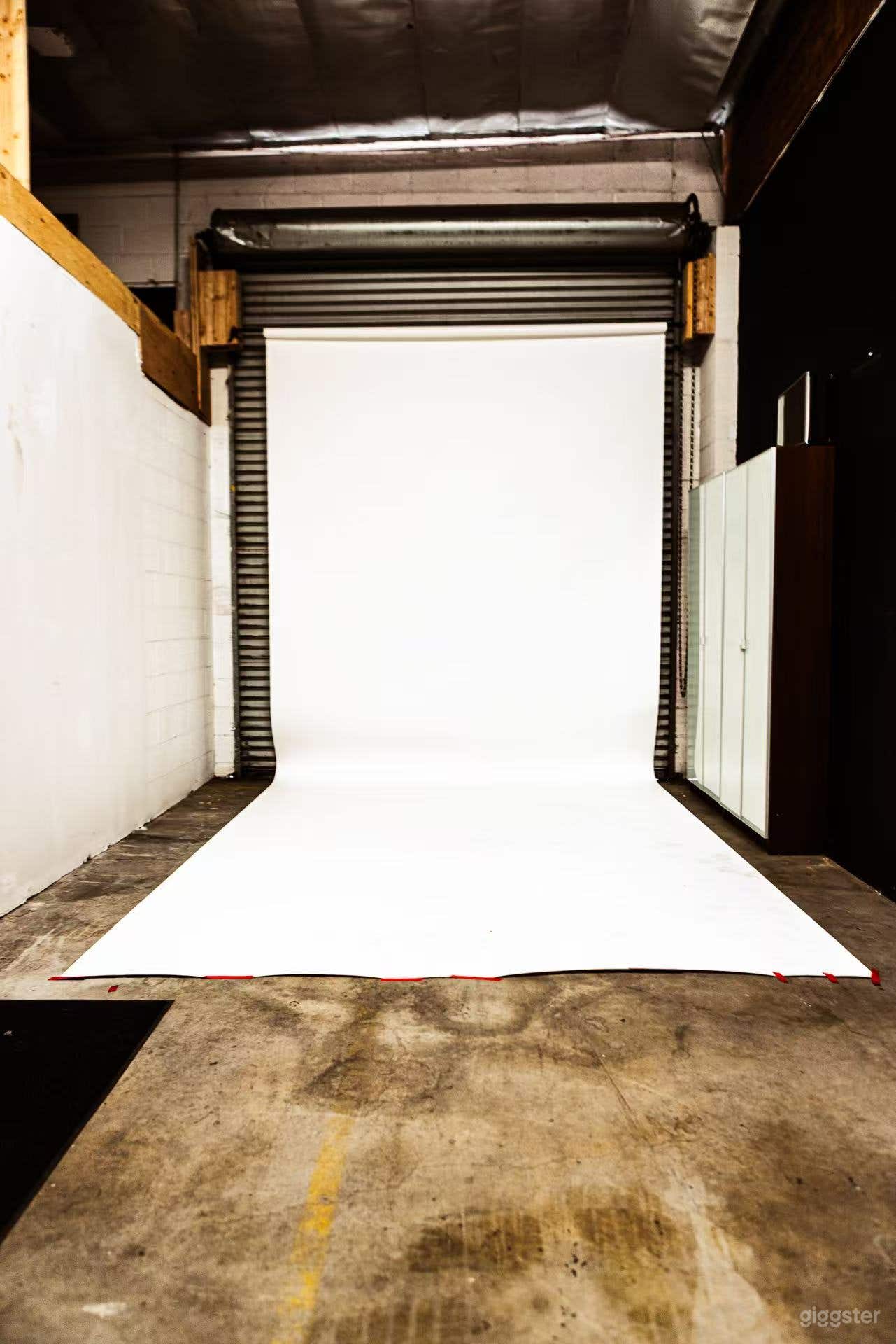 Live House Bar | Standing Set-Fully Dressed in El Monte Photo 4