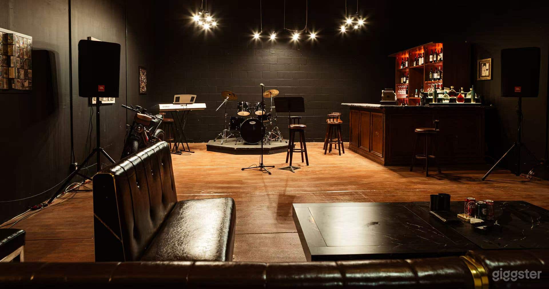 Live House Bar | Standing Set-Fully Dressed in El Monte Photo 1