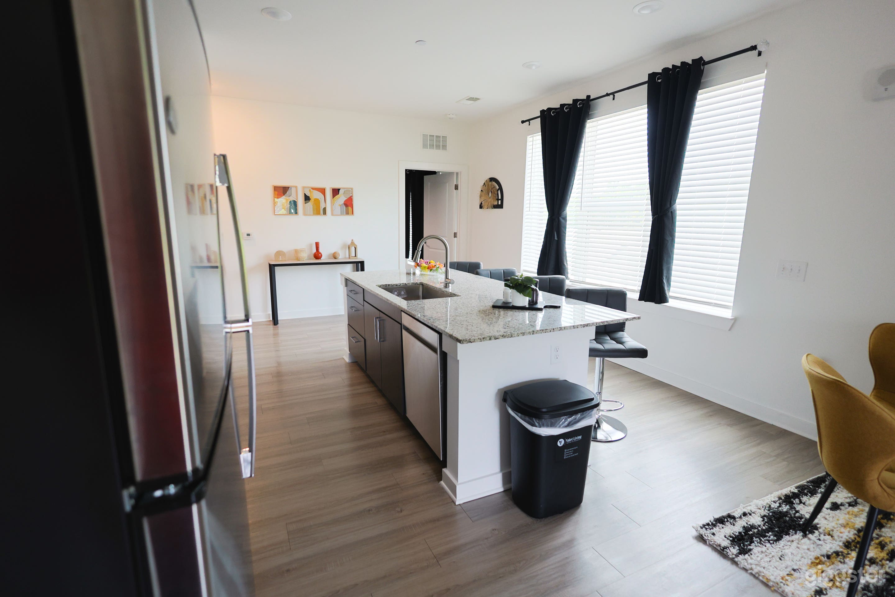 Modern Apartment with Natural Light - Atlanta Photo 3