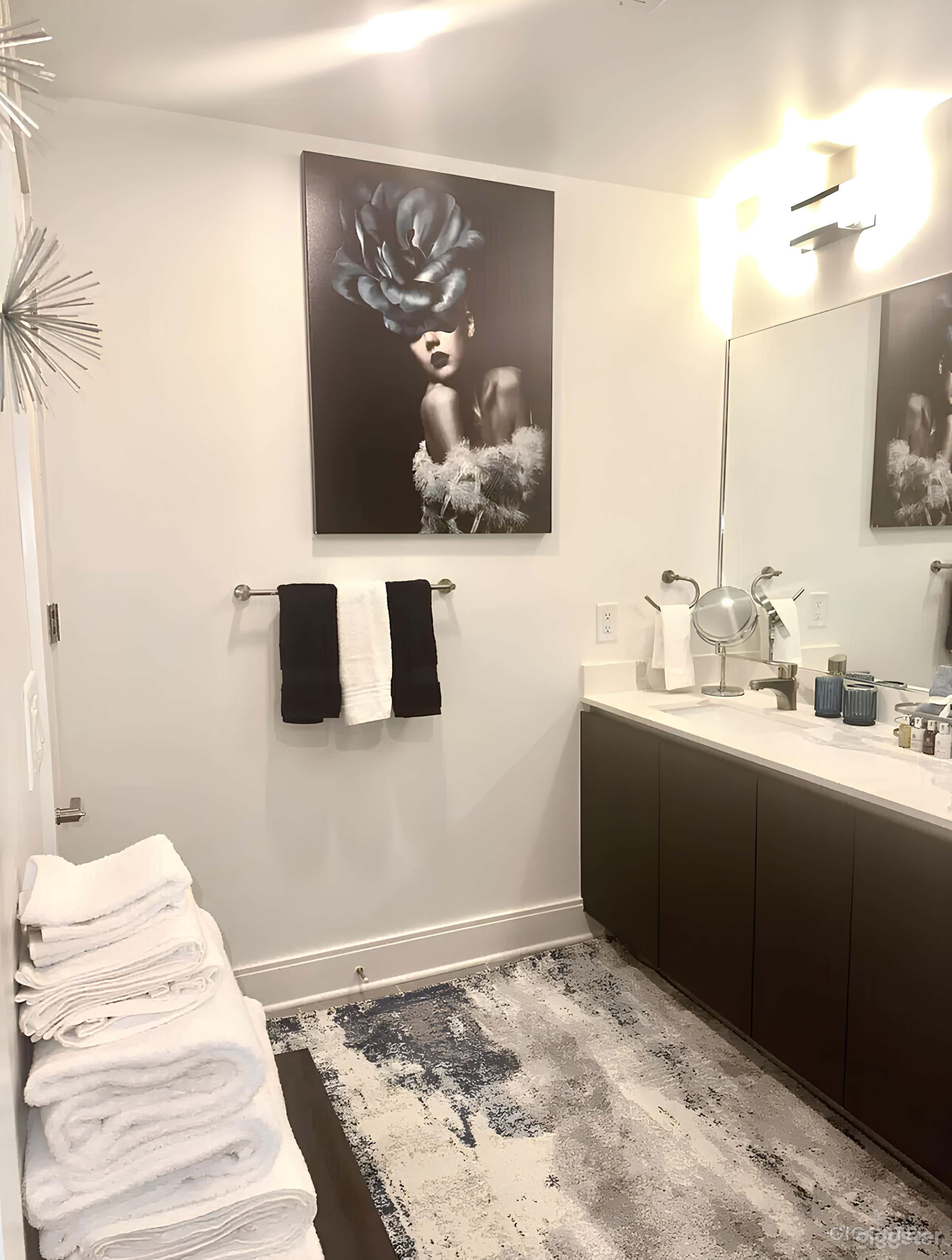 Modern Open Floor Plan Apartment Photo 2