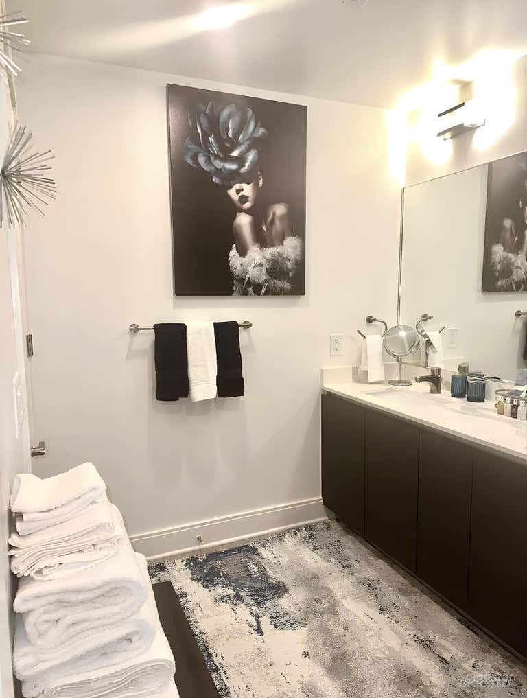  Modern Open Floor Plan Apartment 