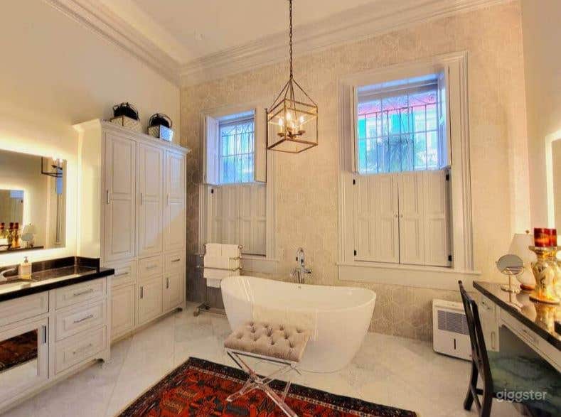 Luxurious Studio with Spa Bathroom Photo 2