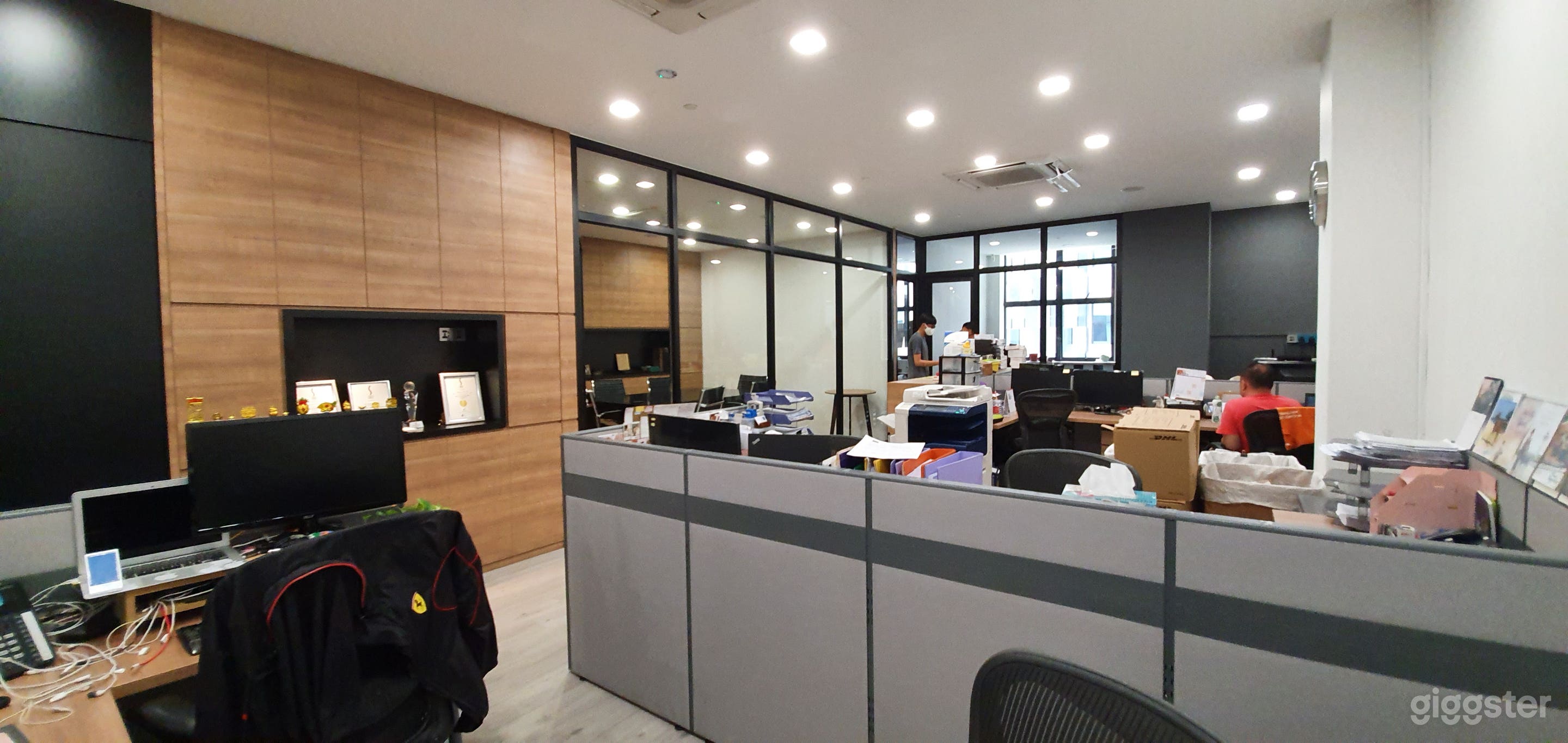 2000sf designer office w pool table Photo 2