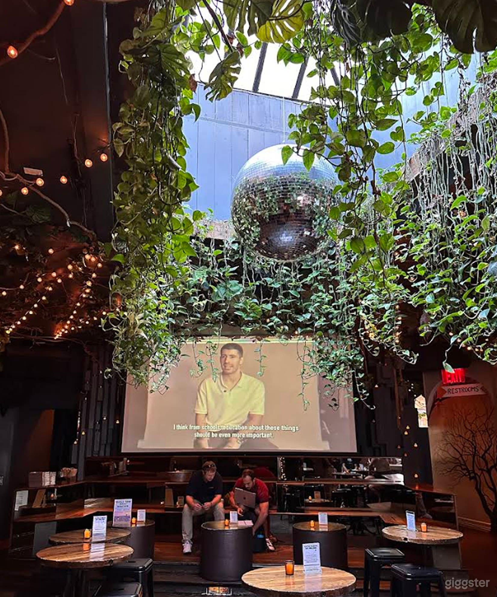 Main Bar &amp; Lounge Photo 1