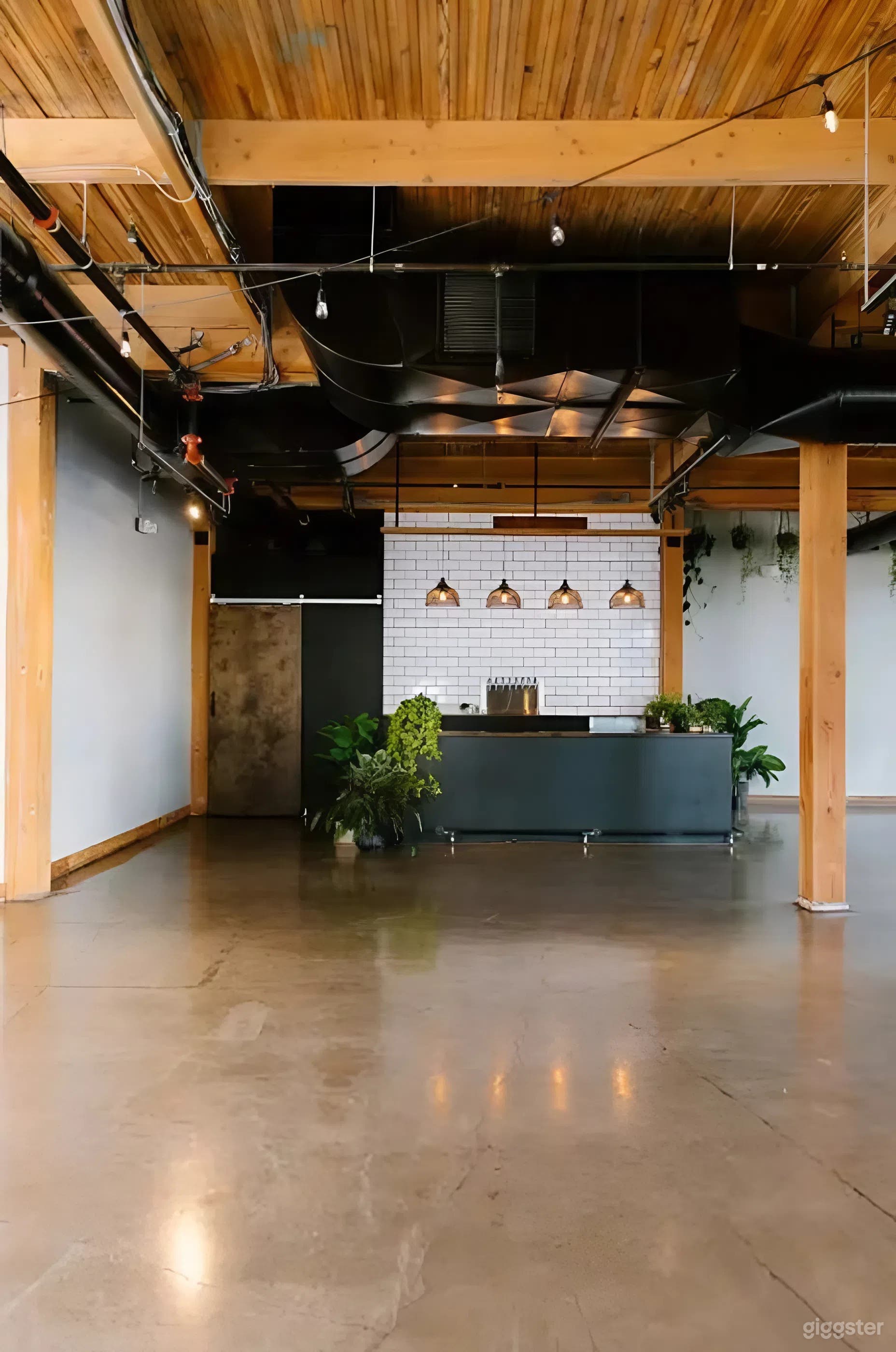 Intimate &amp; Modern Wedding Venue in NE Portland Photo 3