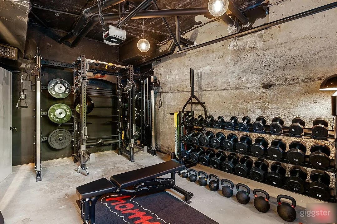 Hollywood Hills 1930s Mansion, grass, pool &amp; movie theatre Photo 4