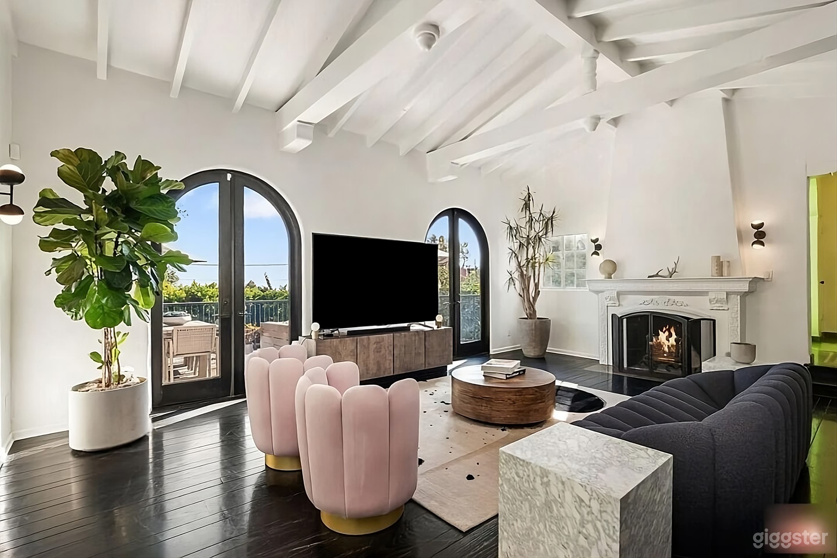 Hollywood Hills 1930s Mansion, grass, pool & movie theatre Photo 2